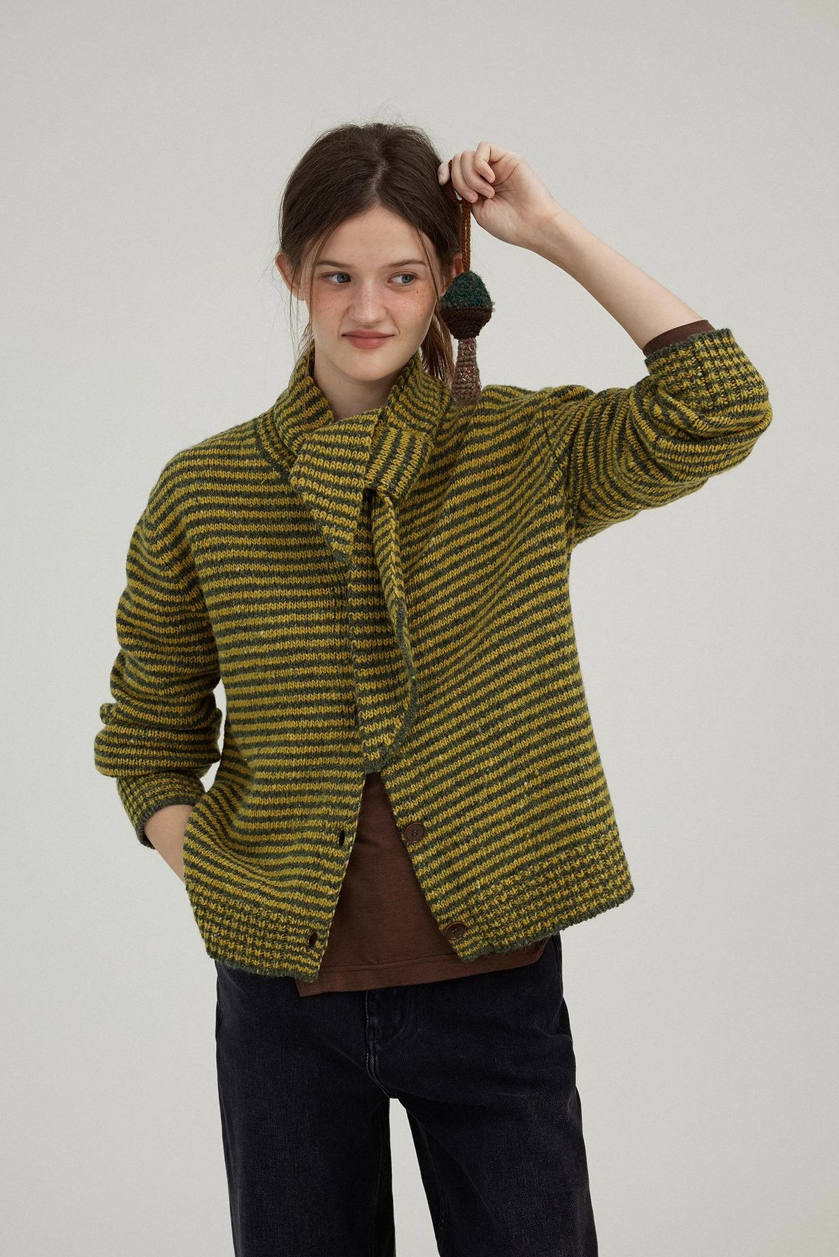Letm color controlled autumn 'color dot striped contrasting sheephair tie paired with knitted sweater women's cardigan_voghion.com