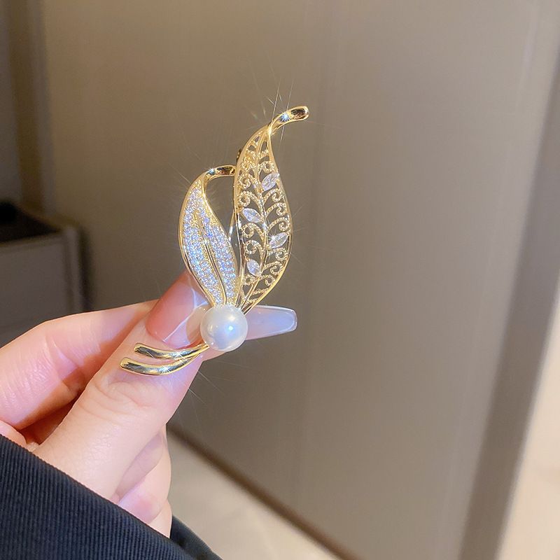 Diamante pérola digital flor broche luz francesa luxo elegante pino moda nicho high-end terno acessórios para mulher_voghion.com