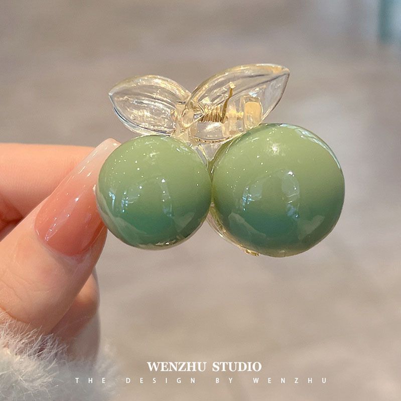 Fermaglio per capelli da donna in acrilico verde di alta qualità, con testa a sfera legata a metà e una grande clip a forma di squalo per_voghion.com
