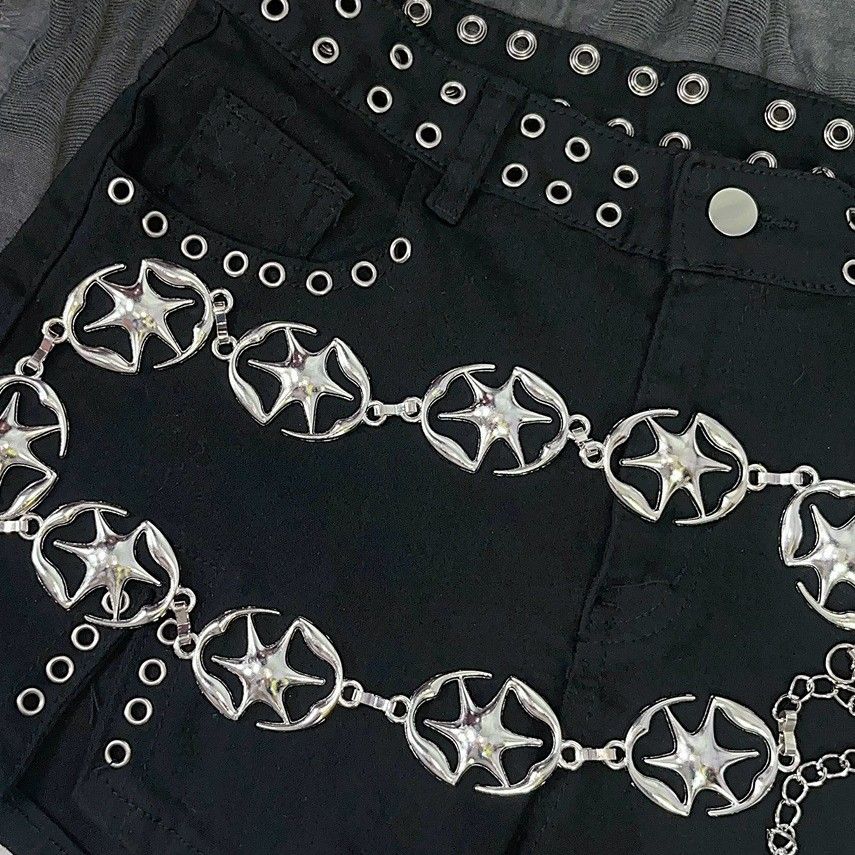 Cintura alla moda snellente per pantaloni da donna, versatile accessorio con catena in metallo argentato dal design unico_voghion.com