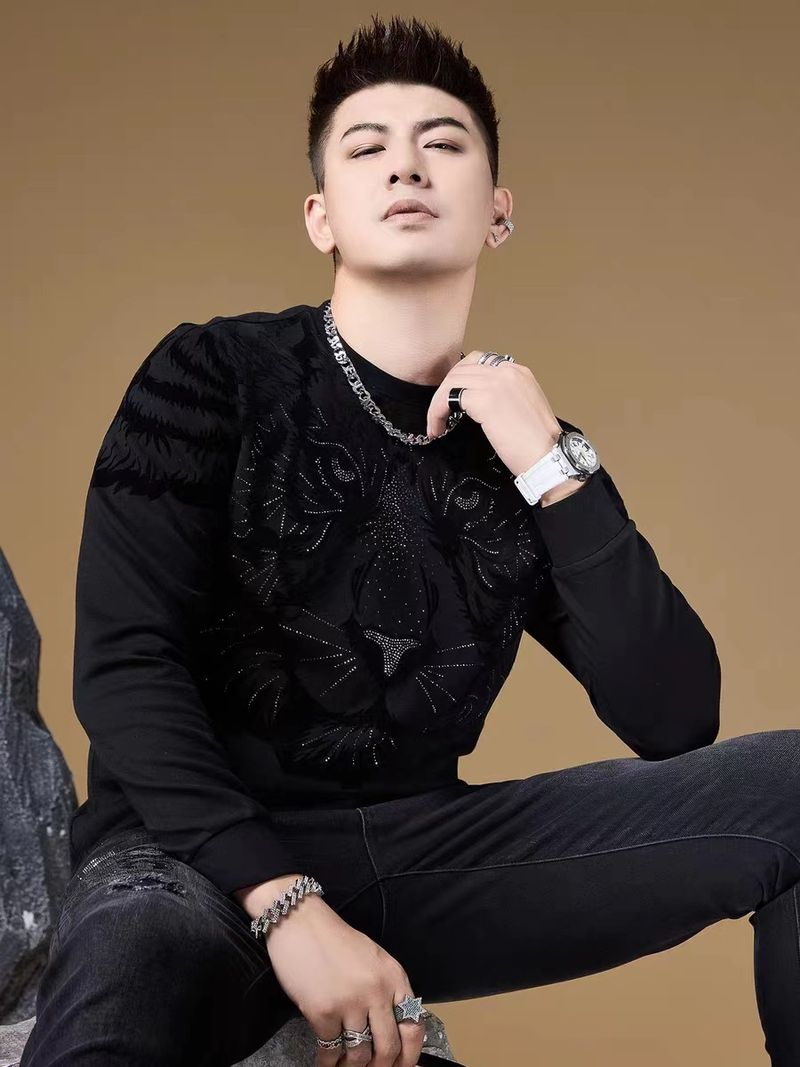 Men's Clothing retro round neck trendy brand men's high-end hot diamond bottoming shirt 2023 new autumn men's_voghion.com