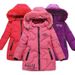 Piumino lungo da bambina – Giacca invernale in stile coreano con cappuccio staccabile (110-160 cm) – Nero/Rosso/Viola_voghion.com