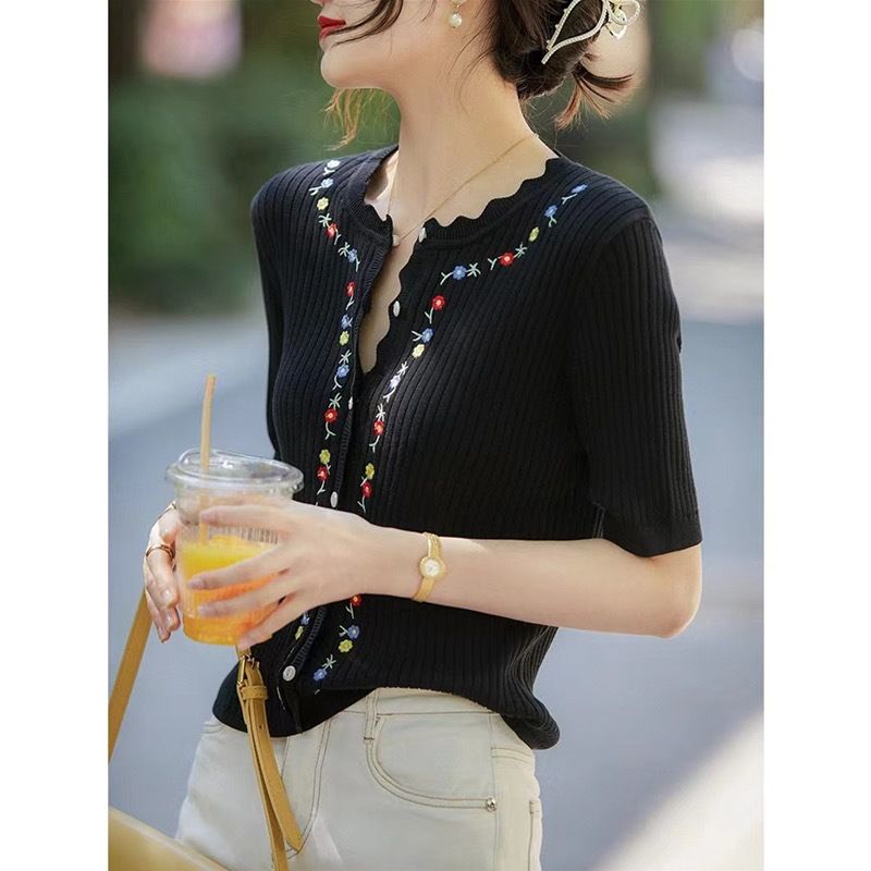 Cardigan tricoté élégant français à manches courtes pour femme, T-shirt brodé à col rond ondulé, haut en soie glacée ample de style fin_voghion.com