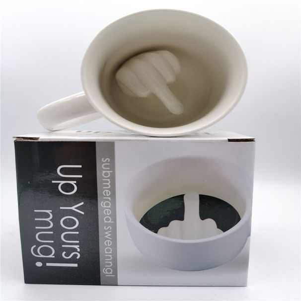 Tazza in ceramica con finto dito medio, scherzo del caffè creativo_voghion.com