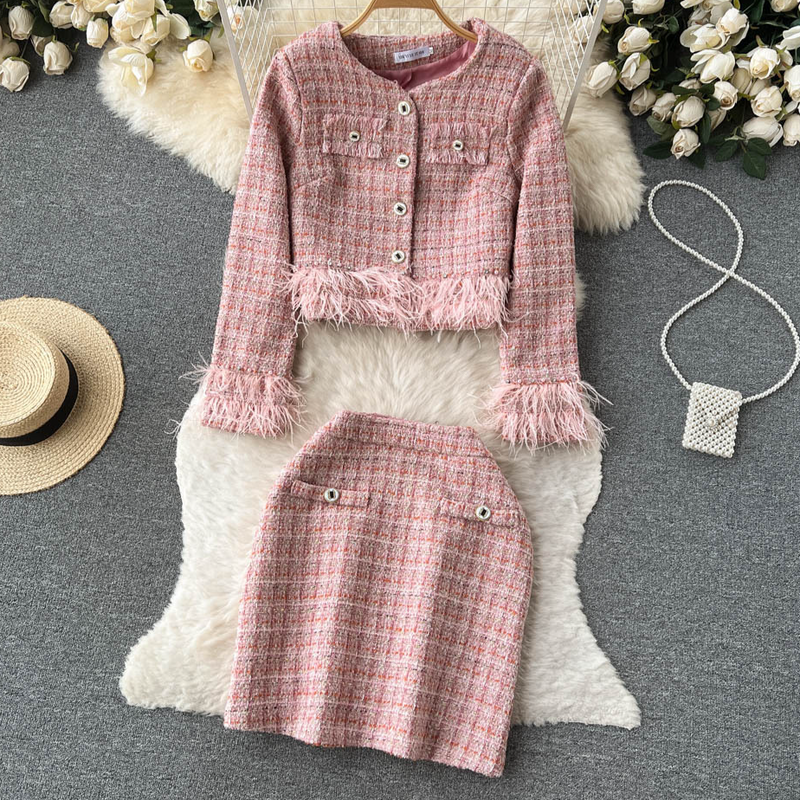Vêtements pour femmes, costume d'automne et d'hiver pour femmes, conception de veste en tweed à pompon en fourrure + jupe à la hanche, costume deux pièces_voghion.com