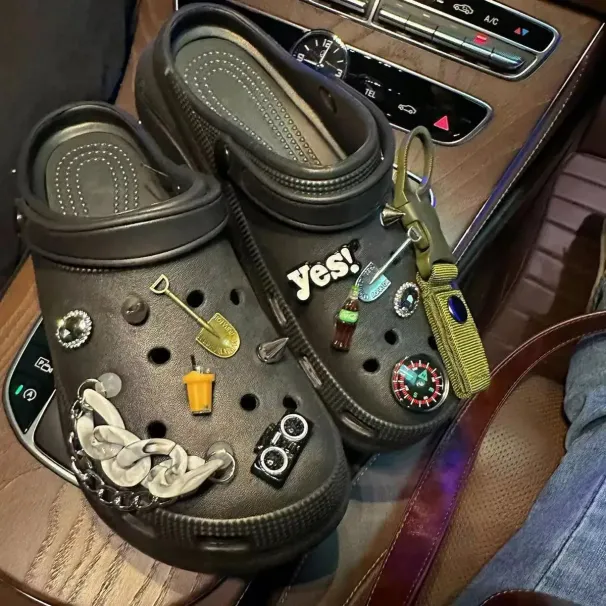 Kemping stílusú készlet, vicces lábbeli dekoráció, barkácsolás, dísz klumpákhoz, szandálokhoz és ajándékokhoz 240621_voghion.com