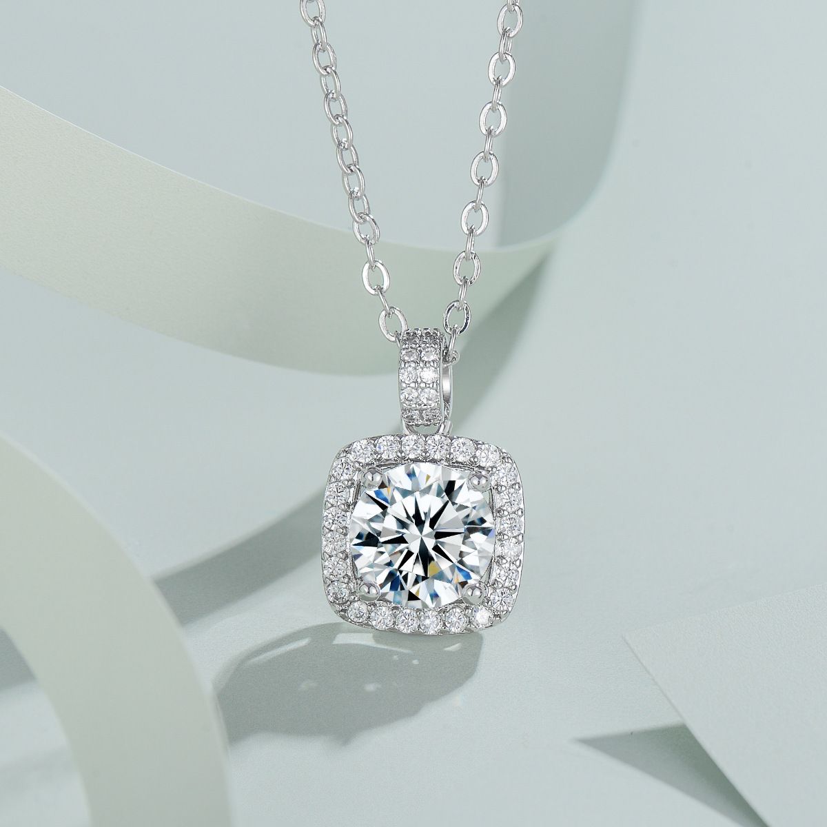 Super jiskřivý čtvercový náhrdelník, dámská elegance, malý a špičkový, nový letní řetízek na Instagram pro rok 2024, zirkon_voghion.com