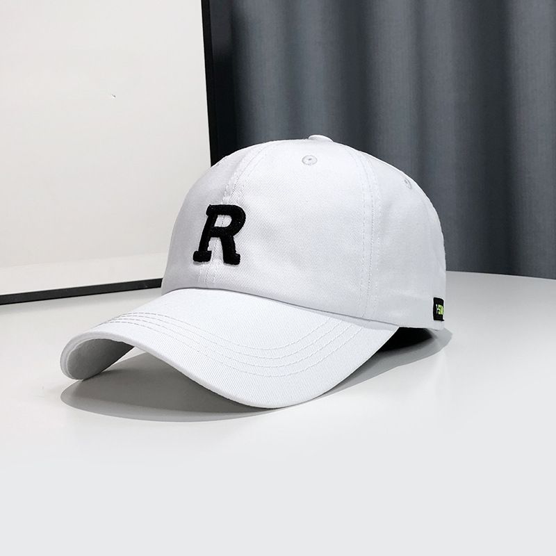 Syksyn ja talven internet-julkkiksen kasvot pieni lippalakki kirjailtu r-kirjain lippis unisex_voghion.com