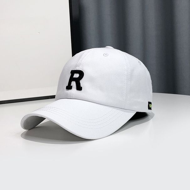 Syksyn ja talven internet-julkkiksen kasvot pieni lippalakki kirjailtu r-kirjain lippis unisex_voghion.com