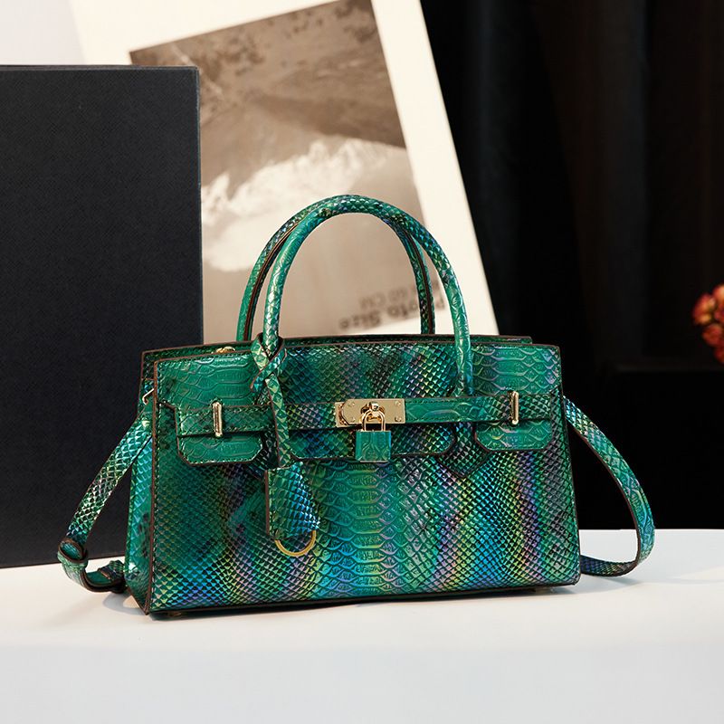 Green Snake Pattern High End Commuter Bag Fashionable Urban Simple Large Capacity Lightweight Shoulder Crossbody Handbag_voghion.com