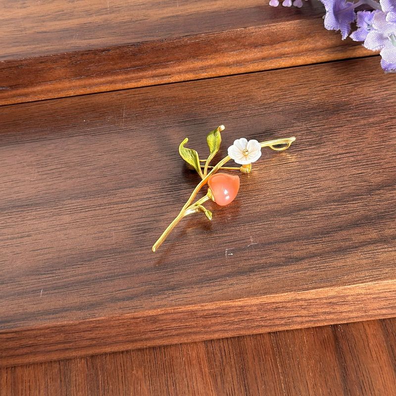 Hochwertige Brosche mit Schneeflocken-Lotus-Motiv aus rotem Achat, handgefertigt in Silber, elegantes Design, stilvolles Nischenaccessoire_voghion.com