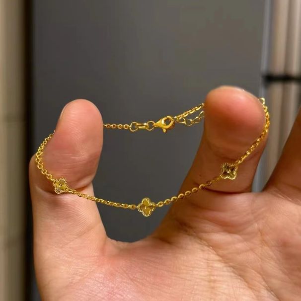 Kullanvärinen nelilehtinen apila-kolmiokuvioinen rannekoru on hieno, pieni, kevyt, kapea temperamentti, persoonallisuus ja monipuolinen_voghion.com