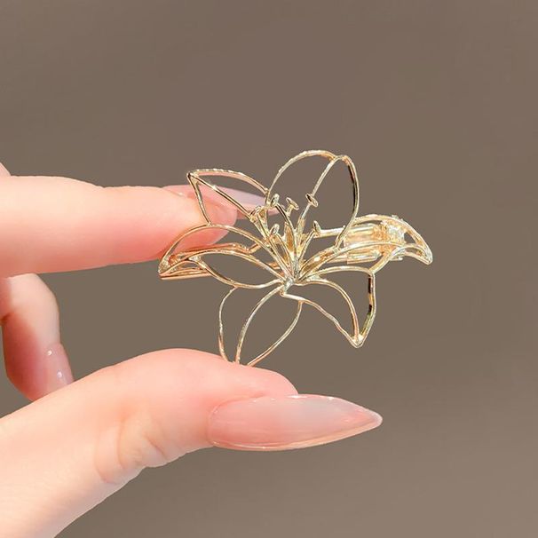 Simple Hollow Flower Flower Brooch Women's High-end Sense Of High-end Fashion Temperament Suit Shirt Corsage Accessories Pin_voghion.com