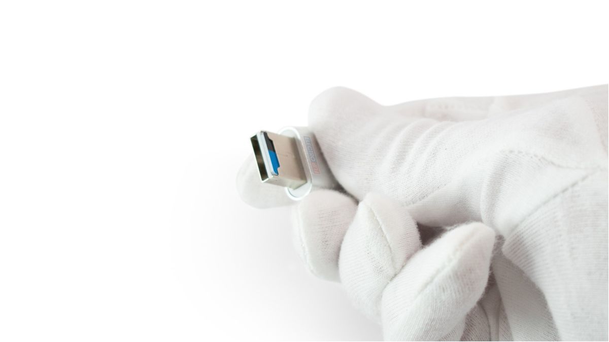 Top Quality MicroSD Reader with Silver Color Design for Fast and Secure Data Transfer_voghion.com