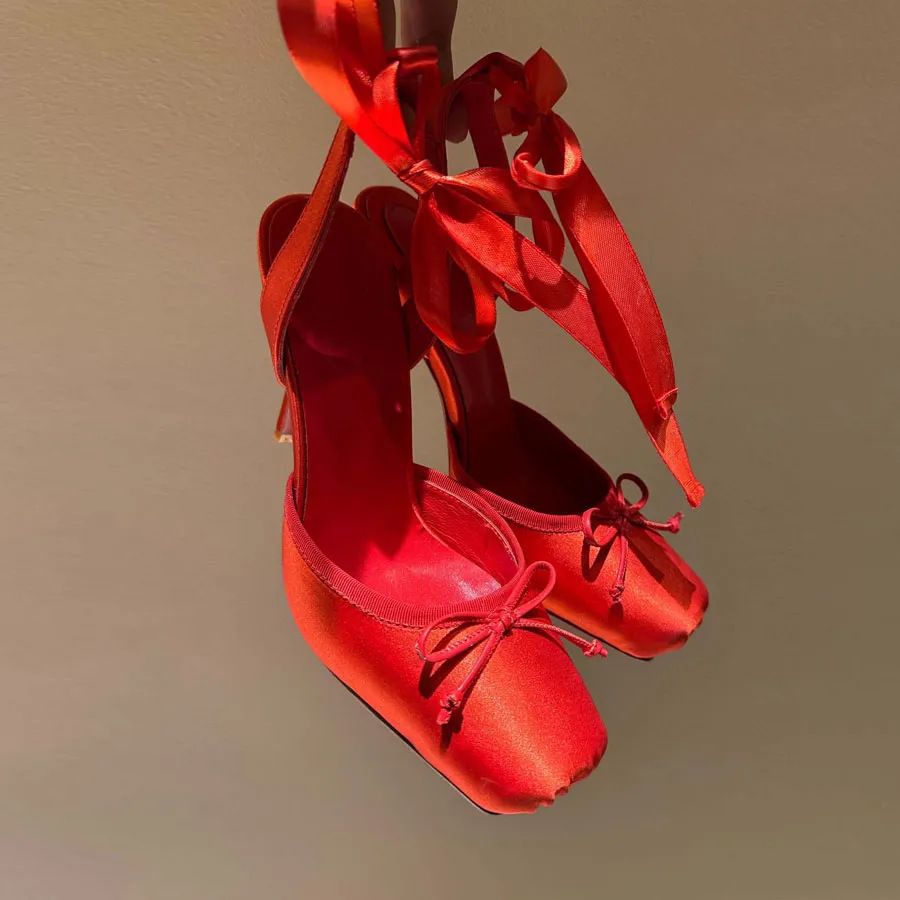 Sandali da donna con suola in pelle di alta qualità, con fiocco, stiletto, plateau e punta chiusa, impermeabili e con nastro di raso, da sfilata di moda_voghion.com