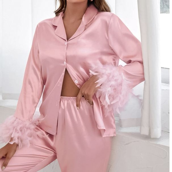 Pijama de dos piezas de manga larga con pantalones cómodos y plumas pequeñas a la moda de color rosa para otoño e invierno_voghion.com