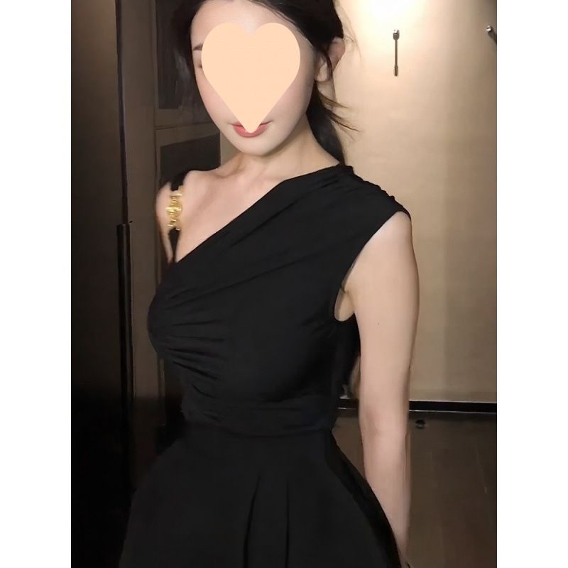 183 French Style Black Asymmetrical Shoulder Irregular Pleated Tank Top And Flower Bud Half Skirt Two-Piece Set For_voghion.com