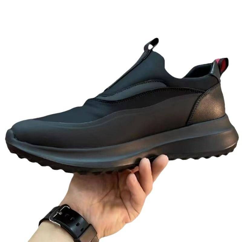 Men's minimalist black soft soled casual lightweight one foot low top round toe sneakers_voghion.com