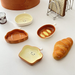 Piatto piccolo in ceramica con testa di pane, simpatico cartone animato, con sapore creativo, per spuntini casalinghi, con salsa di condimento colorata sotto smalto._voghion.com