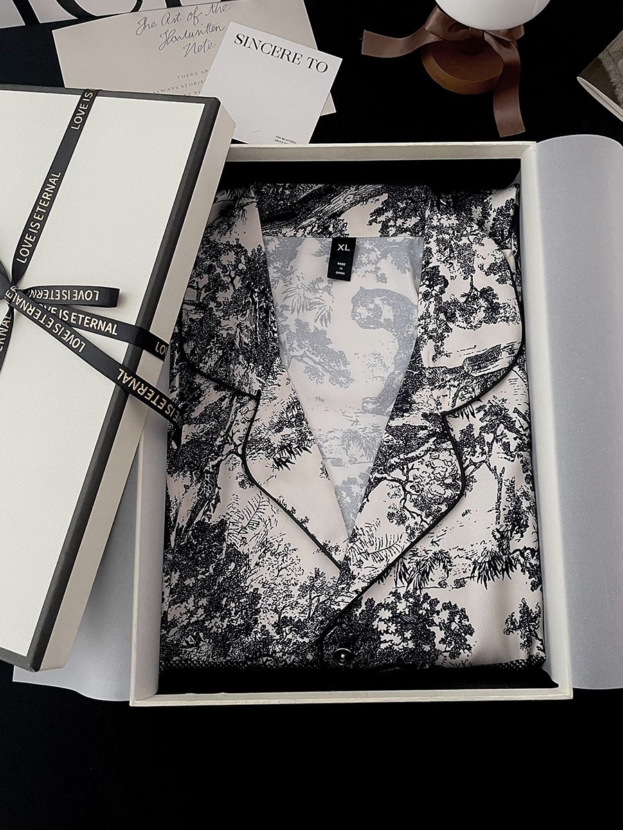 Women's Sleepwears Simple high end couple long sleeved ice silk pajamas light luxury style can be worn as home clothes_voghion.com