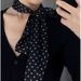 Sciarpa quadrata piccola di lusso leggera a pois neri, bandana da collo da donna, novità estiva, versatile e alla moda._voghion.com