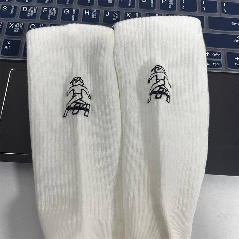 2024 new European graffiti painted socks fun street boy print preppy fashion couple cotton neutral socks_voghion.com