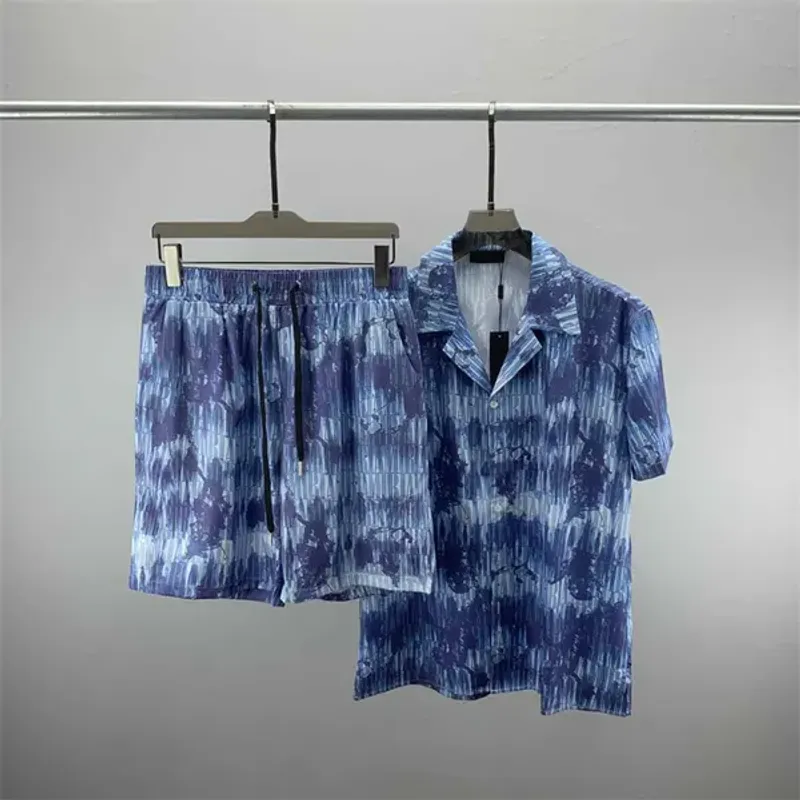 1 Sommermode Herren Trainingsanzüge Hawaii Strandhosen Set Designerhemden Druck Freizeithemd Mann Slim Fit das Board von_voghion.com