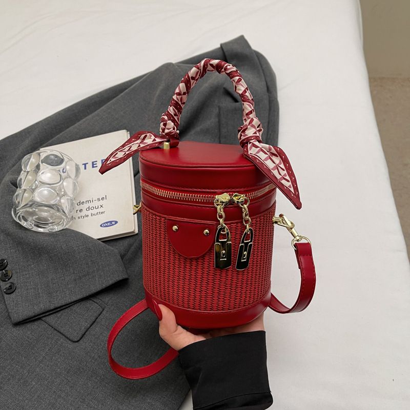 Women's Bucket Bag One Shoulder Cross-body Bucket Bag Fashion Simple Trend Commuter Bag_voghion.com