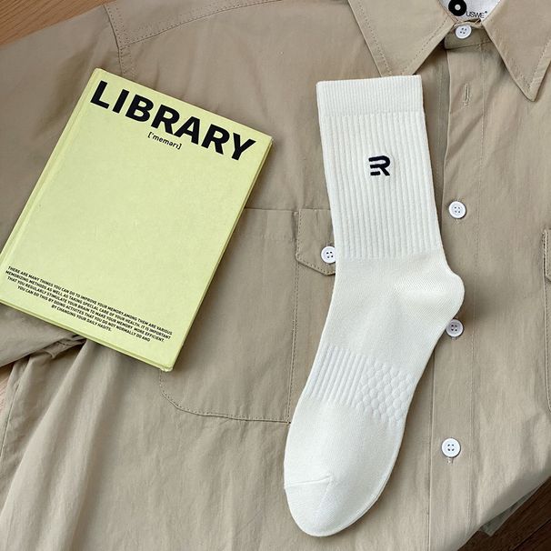 Κάλτσες μεσαίου μεγέθους για άνδρες, μονόχρωμες βαμβακερές κάλτσες, μακριές κάλτσες, φθινοπωρινές και χειμερινές, αναπνεύσιμες, απορροφητικές του ιδρώτα, αθλητικές, μοντέρνες, κεντημένες κάλτσες με το γράμμα R_voghion.com