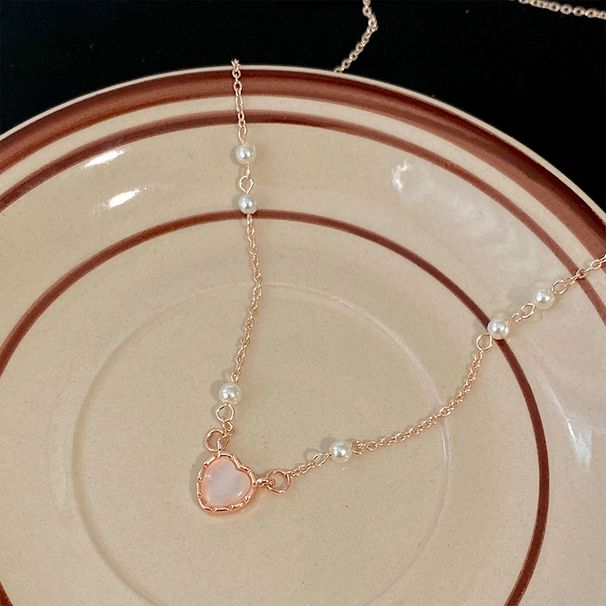 Collana con cuore in pietra occhio di gatto in stile freddo, design di nicchia femminile leggero e lussuoso, accessori per catena a clavicola con perle naturali di piccole dimensioni_voghion.com