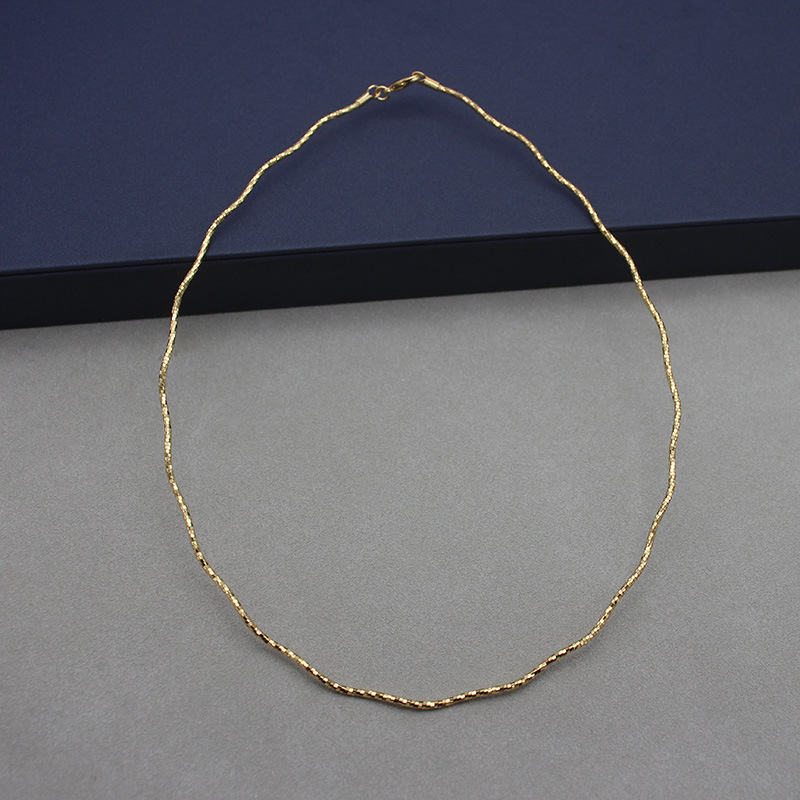 Collana in oro semplice realizzata in Italia, collana in vero oro placcato rame con osso di serpente, versatile, abbinabile a collana con ciondolo_voghion.com