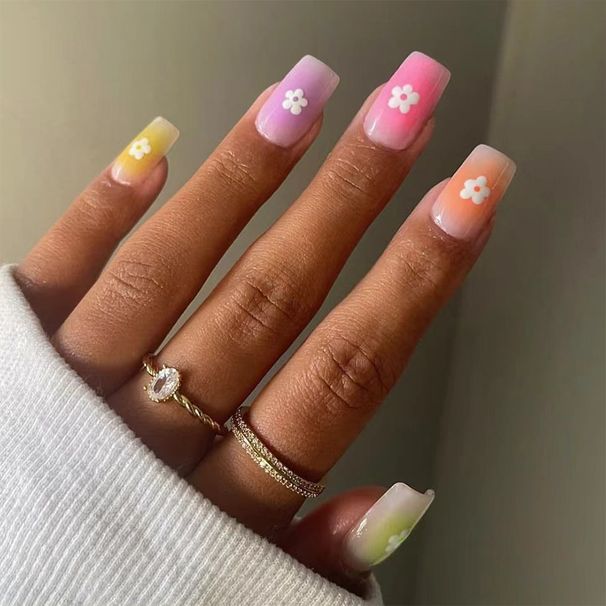 Short Early Spring Bright Face Square Armor Contrast Color Wear Nail Art White Flower Fresh Simple Fashion European and American Foreign Trade 24 Piec_voghion.com