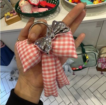 Chaveiro versátil com estampa xadrez coreana e laço, pingente elegante para mochila, decoração de carro requintada_voghion.com