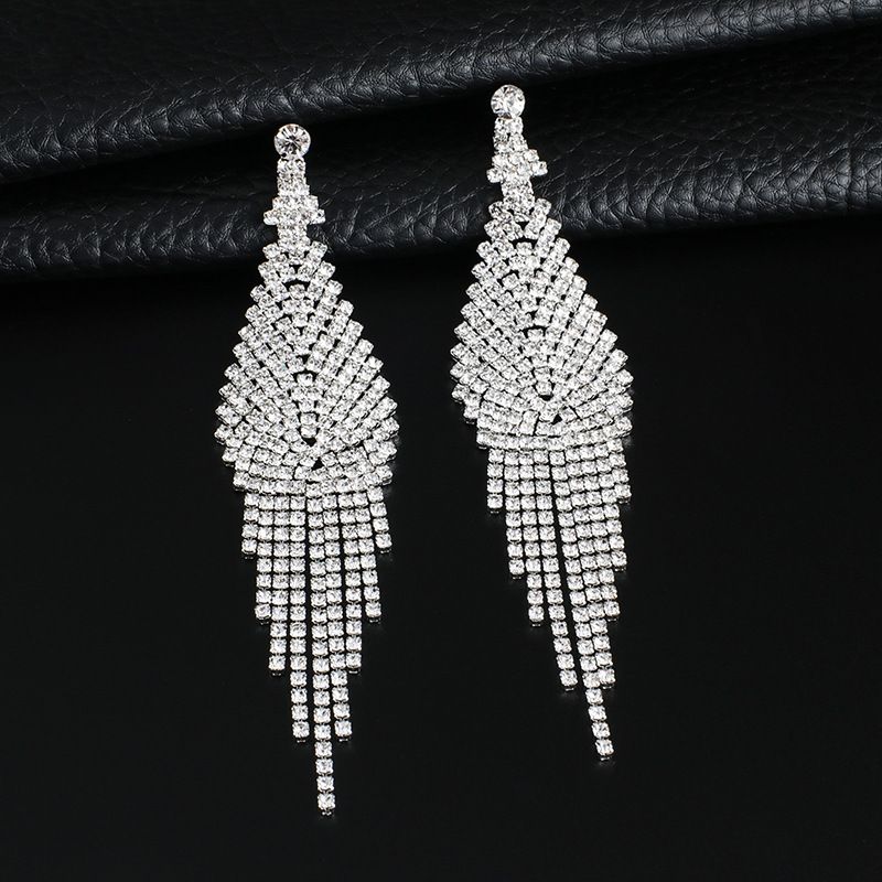 Lange Retro-Ohrringe mit Strass-Quaste_voghion.com