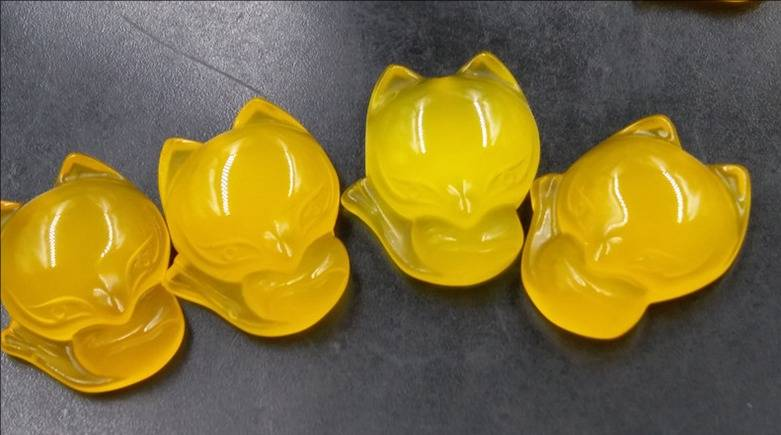 Affordable jade, ice seed, pink chalcedony, agate, fox pendant, yellow agate, little fox pendant_voghion.com