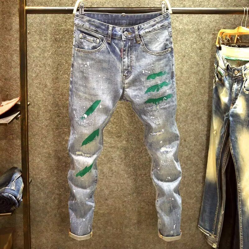 Jeans strappati azzurri chiari europei e americani da uomo, alla moda, con toppa con personalità Splash Ink, pantaloni skinny slim fit di alta qualità e lavaggio con vernice Splash_voghion.com