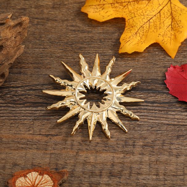 Kreative Metall-Sonnenbrosche mit hohlem Design für Damenmode, Mantel, Mattgold, Nischendesign, einfaches Windjacken-Accessoire_voghion.com