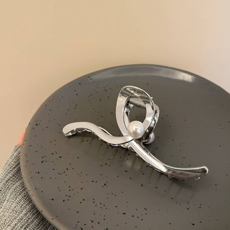 Metal Hair Claw Crab Clip for Women Girls Korean Non Slip Big Geometric Barrette Shark Clip Hairpin Head Pearl Hair Accessories_voghion.com