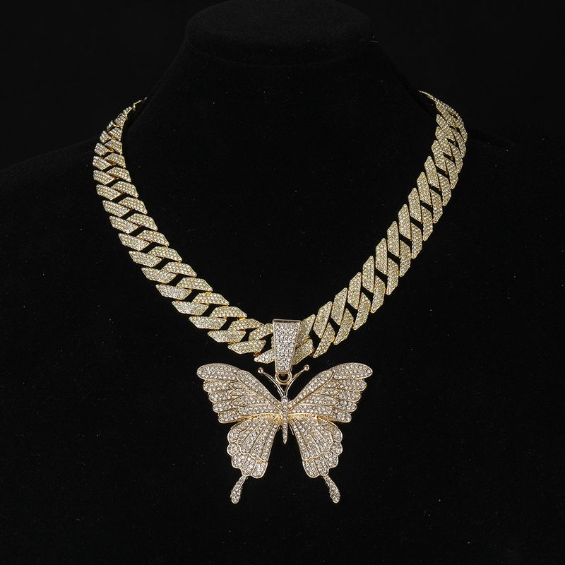 Collier pendentif papillon en alliage de diamant à personnalité exagérée, ensemble d'accessoires de niche, nouvelle chaîne cubaine hip hop_voghion.com