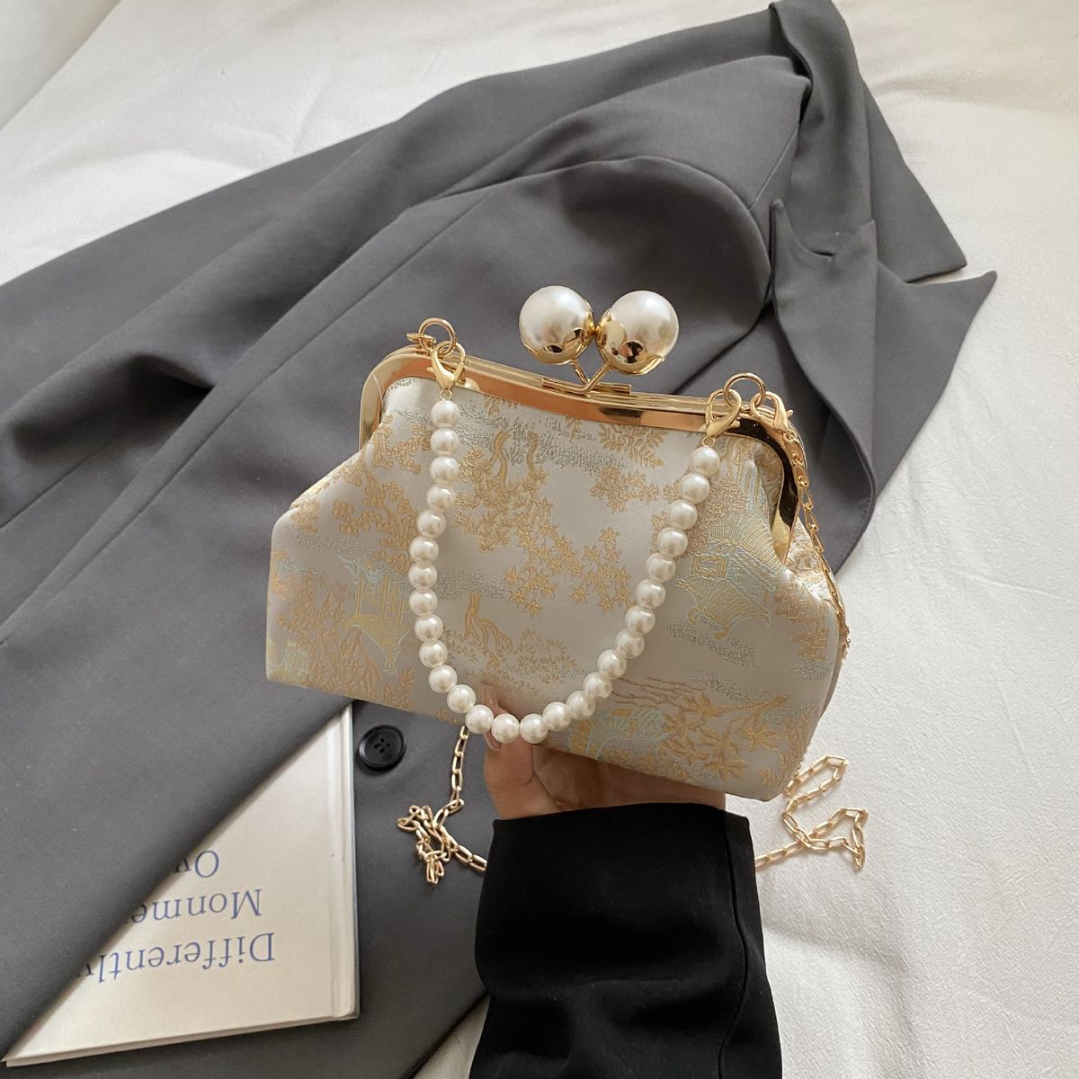 Borsa a tracolla con catena di perle Cheongsam, nuova personalità della moda autunnale alla moda 2025 in stile cinese con ricamo_voghion.com