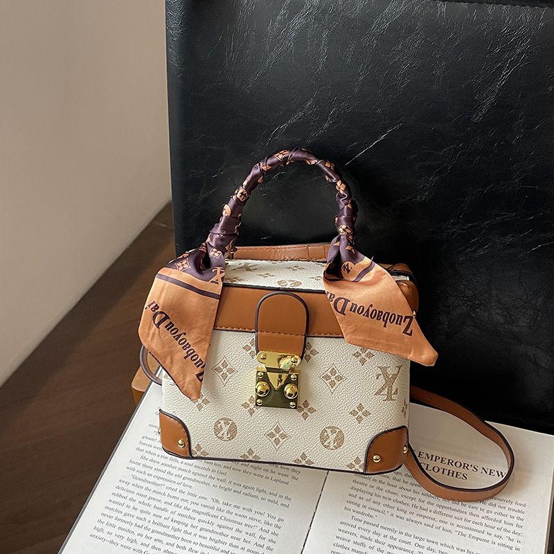 Light Luxury Lock Buckle Small Square Bag Silk Scarf French Bags Letter Texture Styling Handbag_voghion.com