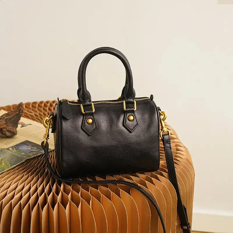 Borsa a tracolla e a spalla mini da donna in vera pelle Boston 240824_voghion.com