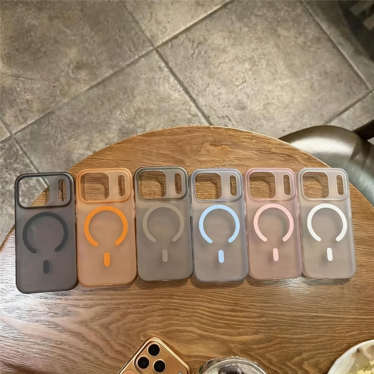Custodia magnetica di alta qualità con finitura opaca per iPhone 17. Realizzata per i modelli Apple 16/15, con design 14/13._voghion.com