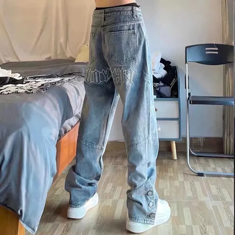 Pantaloni jeans larghi da uomo vintage con ricamo lettera di nuova moda 2022 pantaloni alla caviglia in denim hip-hop effetto consumato_voghion.com