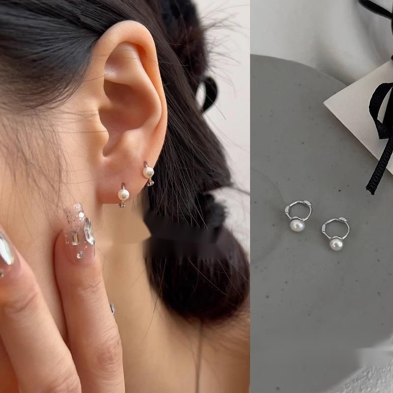 Orecchini pendenti in argento sterling con perle d'acqua dolce naturali - Delicato design piccolo con polsini impilabili | Elegante stile minimalista per le donne_voghion.com
