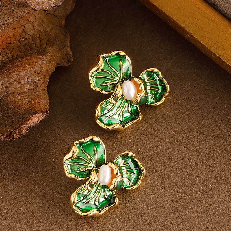 Fashion Elegant Small Fragrance Style Oil Drop Flower Pearl Earrings Earrings Female Temperament Sweet Versatile Silver Needle Earrings_voghion.com