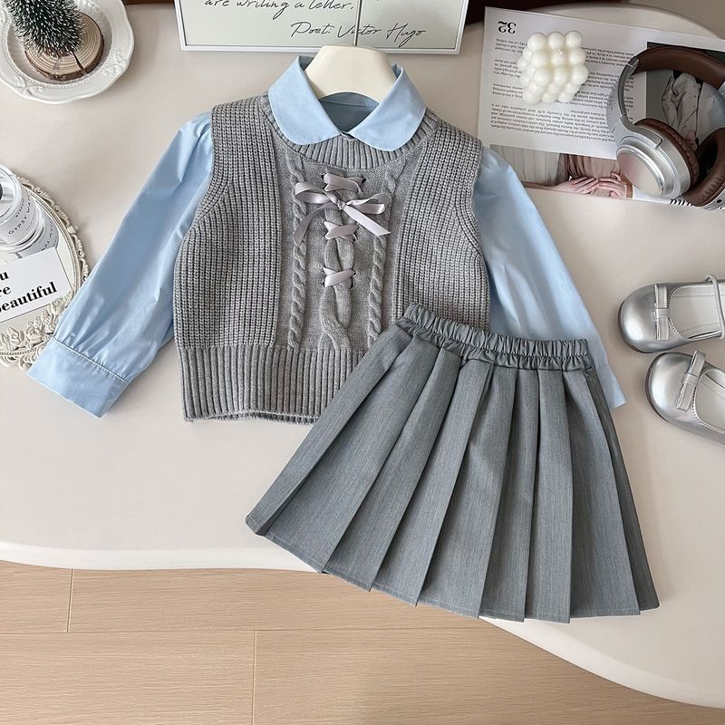 2024 herfst nieuwe Koreaanse versie meisjes driedelig vest geplooide rok shirt college stijl casual set 67553_voghion.com