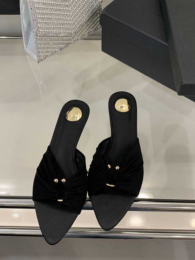2025 Frühling und Herbst Neue vielseitige Mode Open-Toe Damenschuhe Royal Sister Style Spitz Satin Sandalen_voghion.com