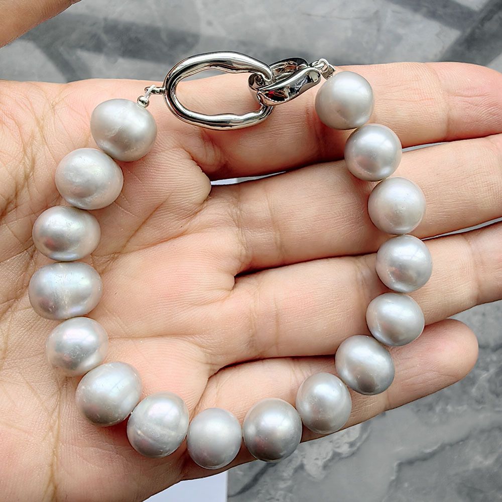 Bracciale da donna in stile semplice francese con perle barocche d'acqua dolce naturali, quasi rotonde, ad alta lucentezza._voghion.com