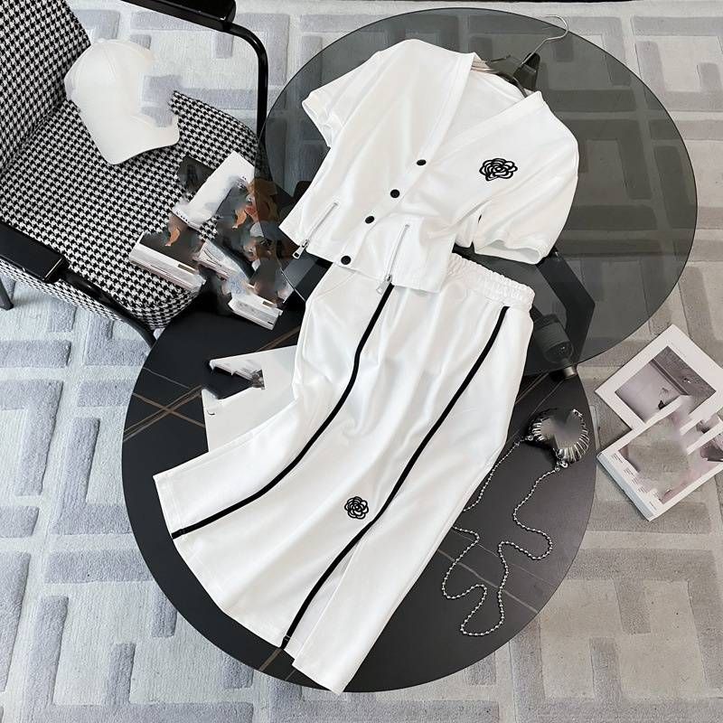 Sports casual suits for women style fashionable and stylish high-end short tops fashionable skirts two-piece suits_voghion.com